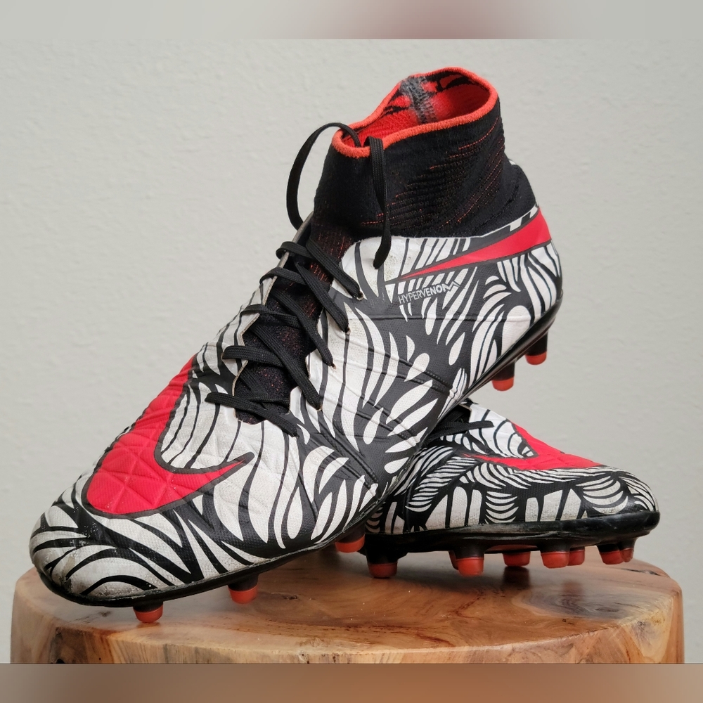 Nike - Hypervenom Phantom II FG Soccer Cleats & Shoe Bag
